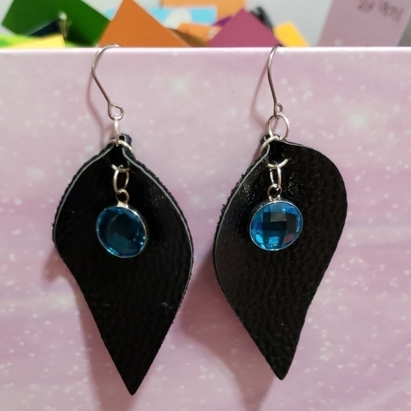 hand made Jewelry - Black faux leather earrings with blue gem